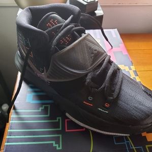 Kyrie 6, Size 8(M)/9.5(W), Black